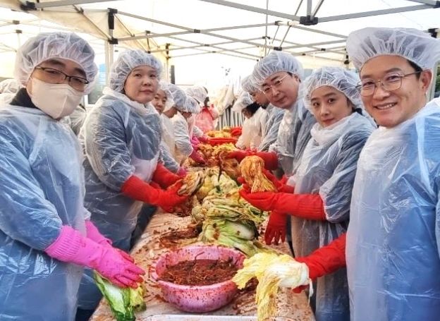 경기콘텐츠진흥원, 취약 계층에 김치 1,000포기 나누는 ‘사랑의 김장나눔’ 행사 오늘(22일) 참석