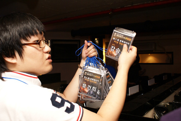 본투파이어, 제1회 PC방 대회 성황리 개최 본투파이어, 제1회 PC방 대회 성황리 개최 | 루리웹