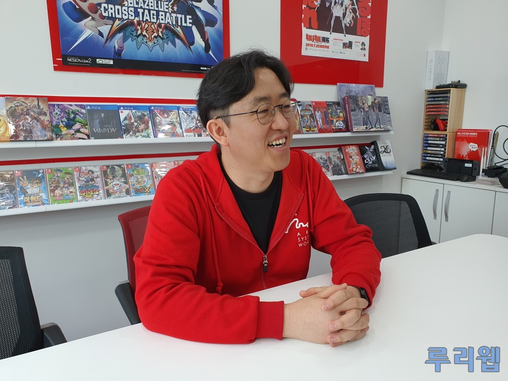 data/news21/06m/01/multi/arc1.jpg