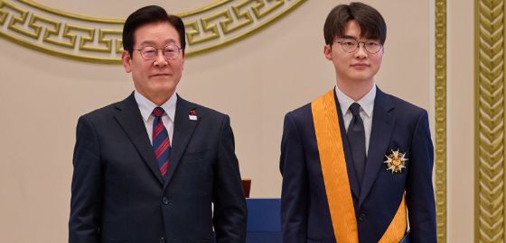 big image 페이커, e스포츠 사상 첫 대한민국 청룡장